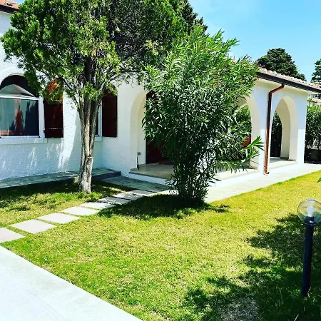 Villino Oleandro A Pochi Passi Dalla Di Villa
